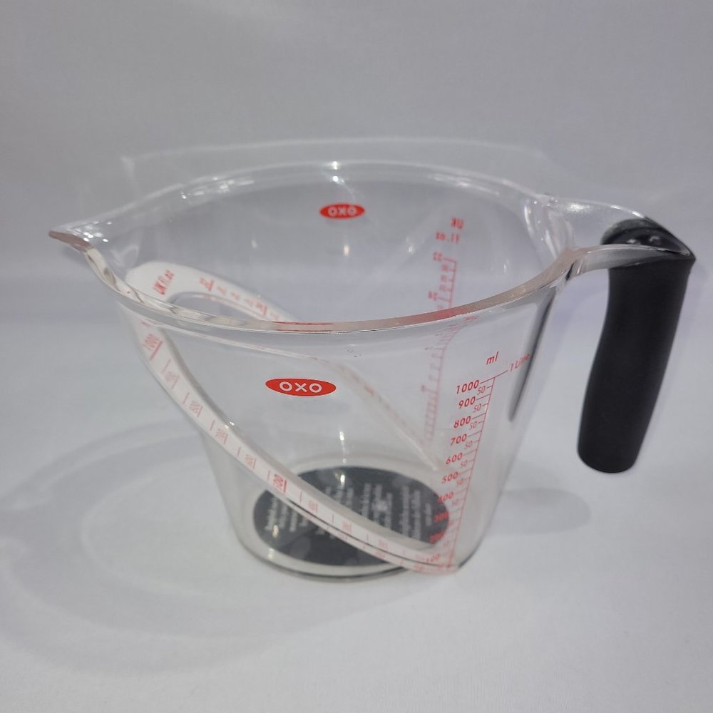 OXO Plastic 1 Litre or 32 Fl oz Measuring Cup Angled Surface